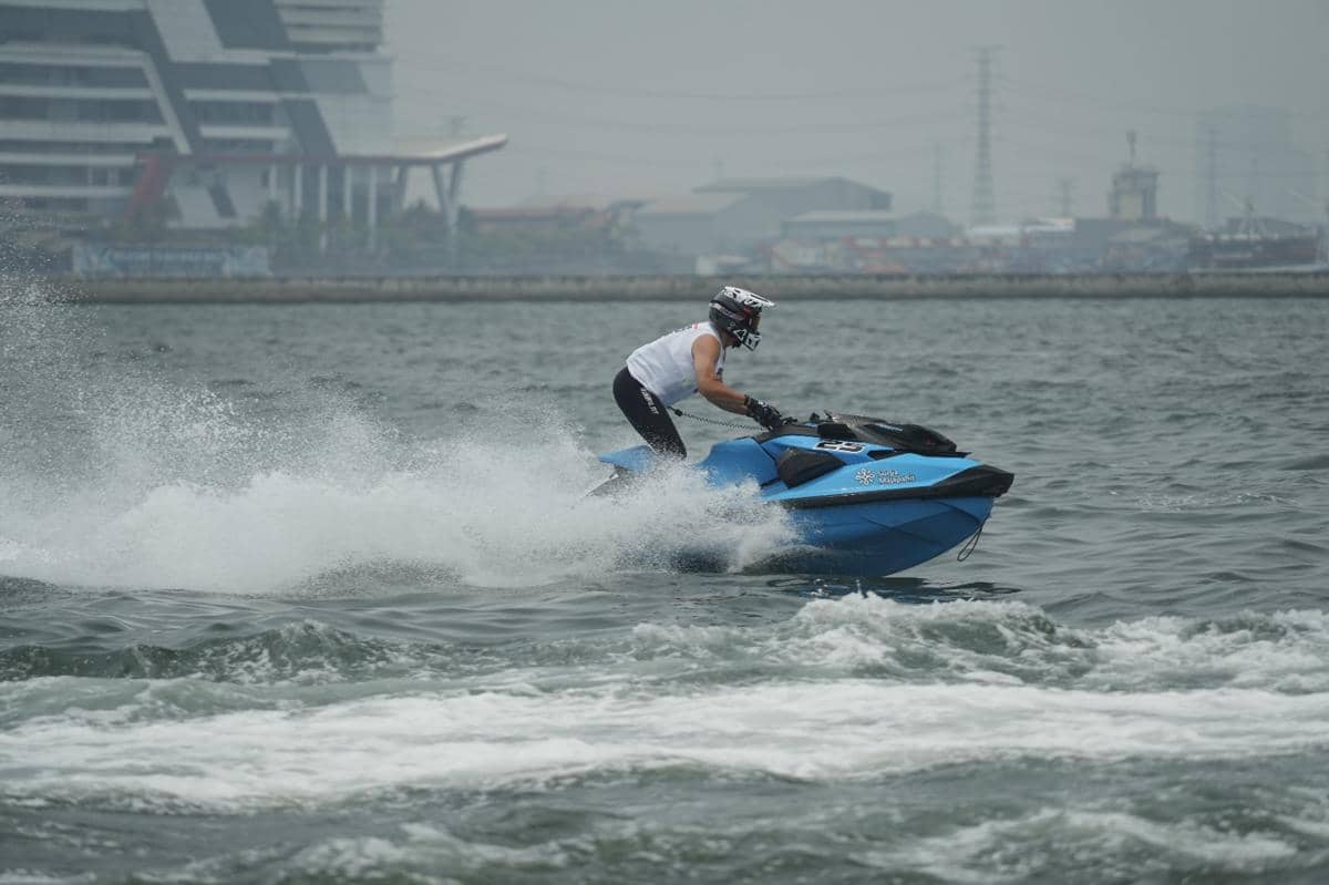 Dito Ariotedjo, mantan Menteri Pemuda dan Olahraga, tampil dalam Aquabike Indonesia Championship 2026.
