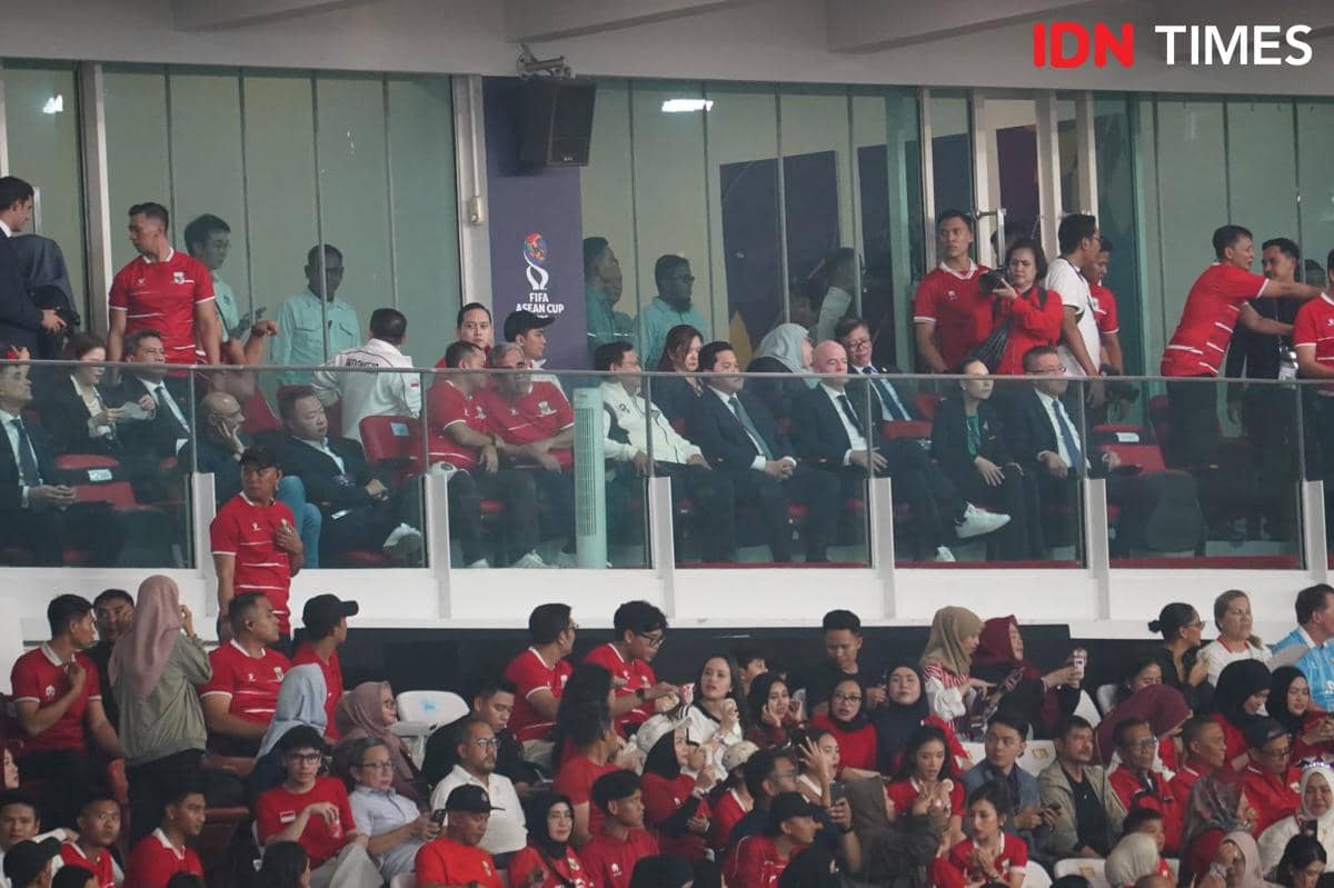 Teriakan Fans Sambut Presiden Prabowo Saat Timnas Indonesia vs Thailand