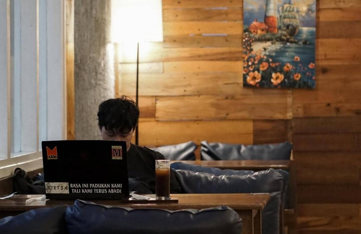 potret suasana nugas di Baratimur Kopi