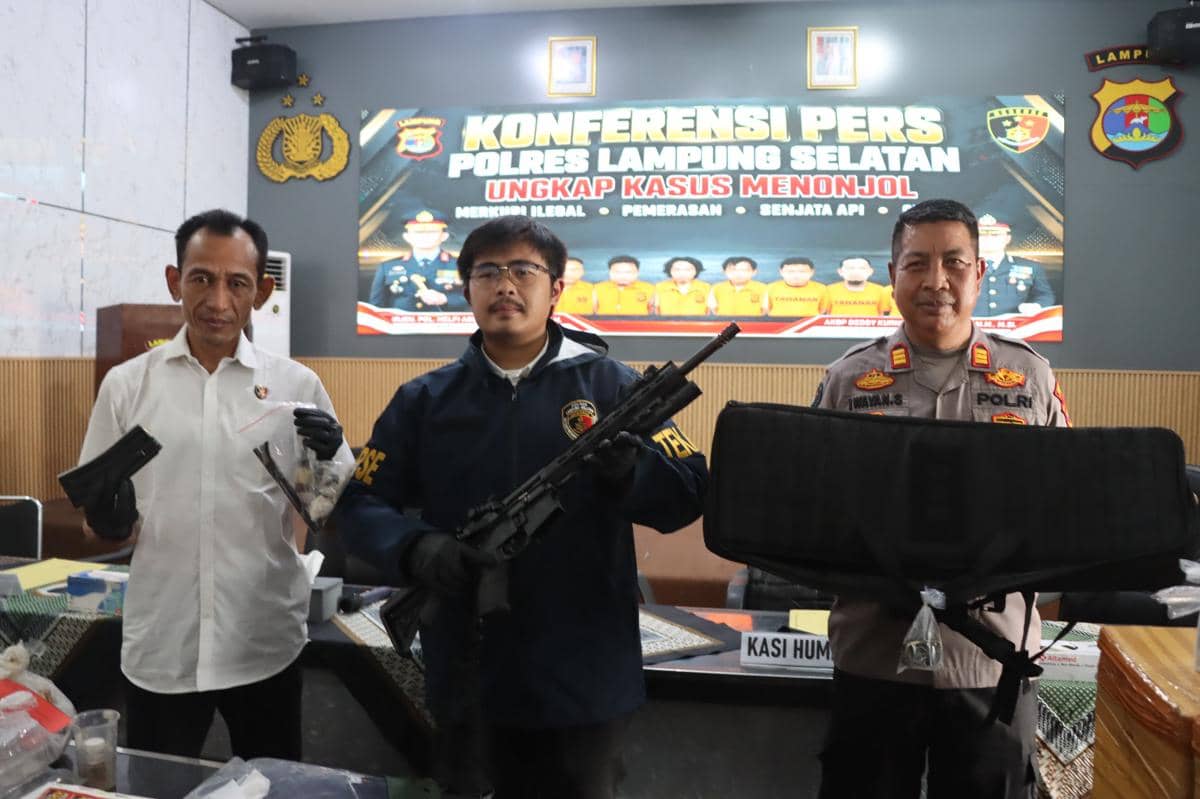 Kabur Dua Kali, Pria Ternyata Sembunyikan Senjata AR-15 di Innova
