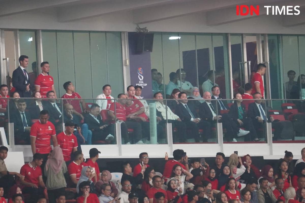 Prabowo Ikut Angkat Trofi FIFA ASEAN Cup 2026 Bareng Timnas