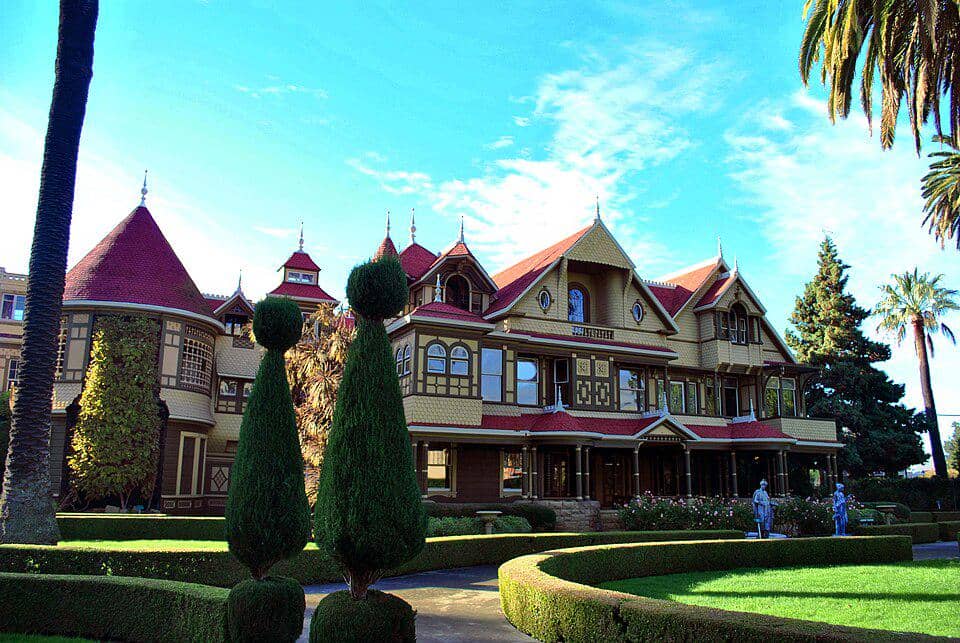 Winchester Mystery House di Amerika Serikat