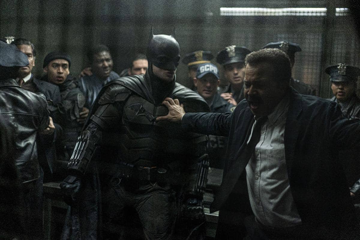Still cut adegan dari film The Batman produksi Warner Bros., menampilkan suasana cerita dalam film tersebut.