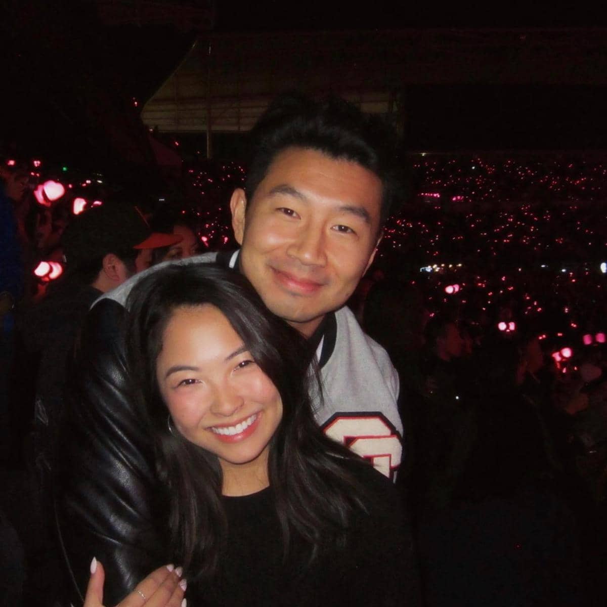 Simu Liu dan Allison Hsu tampil bersama dalam potret yang dibagikan melalui akun Instagram Allison Hsu.
