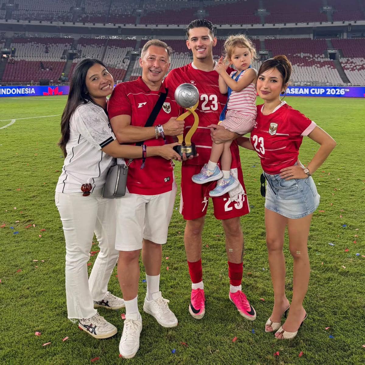 Kamari merayakan keberhasilan timnas menjadi juara FIFA ASEAN Cup 2026 dalam unggahan Instagram Richard Obenito.
