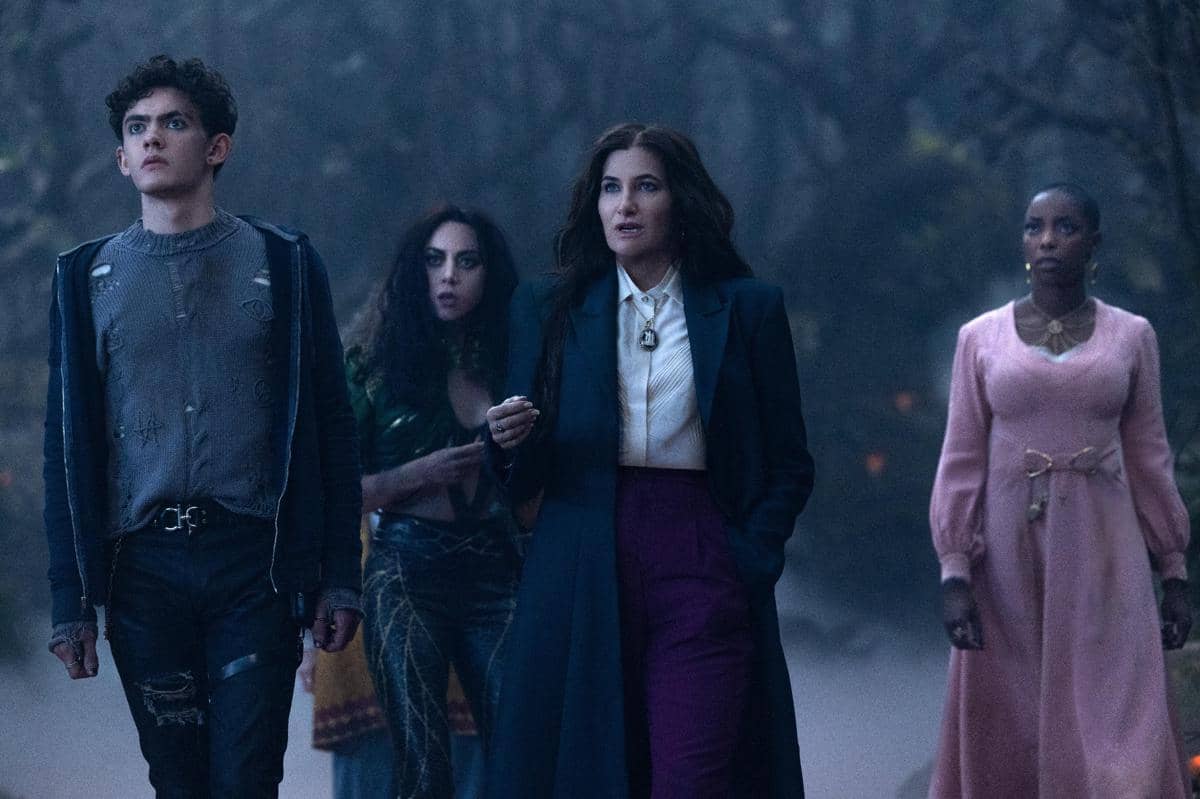 Potongan adegan dari serial Agatha All Along produksi Marvel Television dalam materi dokumentasi resmi Marvel.