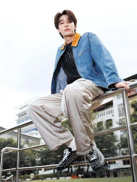 OOTD Pakai Sneakers Onitsuka Tiger ala Dew Jirawat