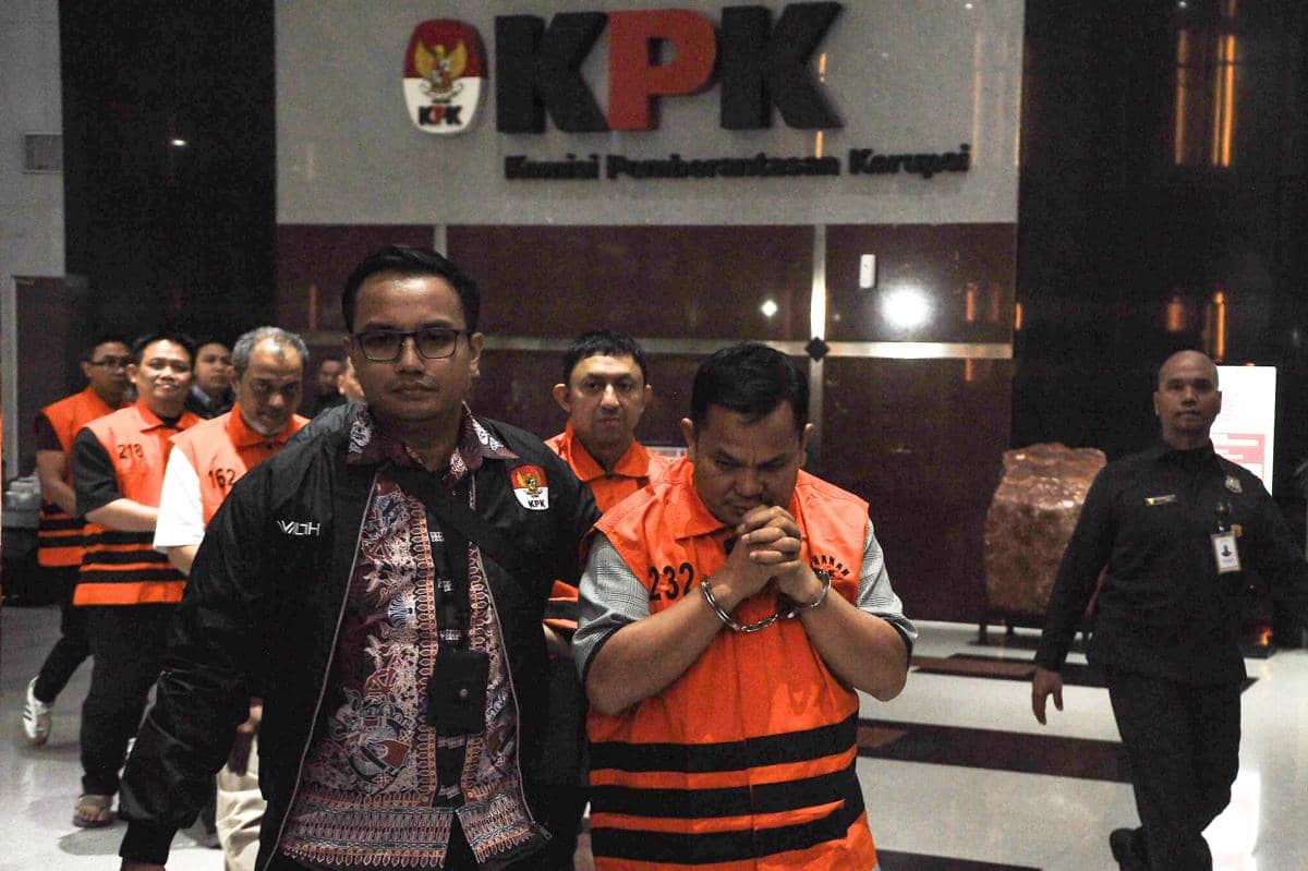 antarafoto-tersangka-ott-kasus-dugaan-korupsi-hgb-summarecon-1791268338.jpg