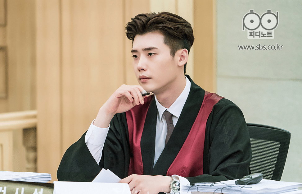 Lee Jong Suk di drama While You Were Sleeping