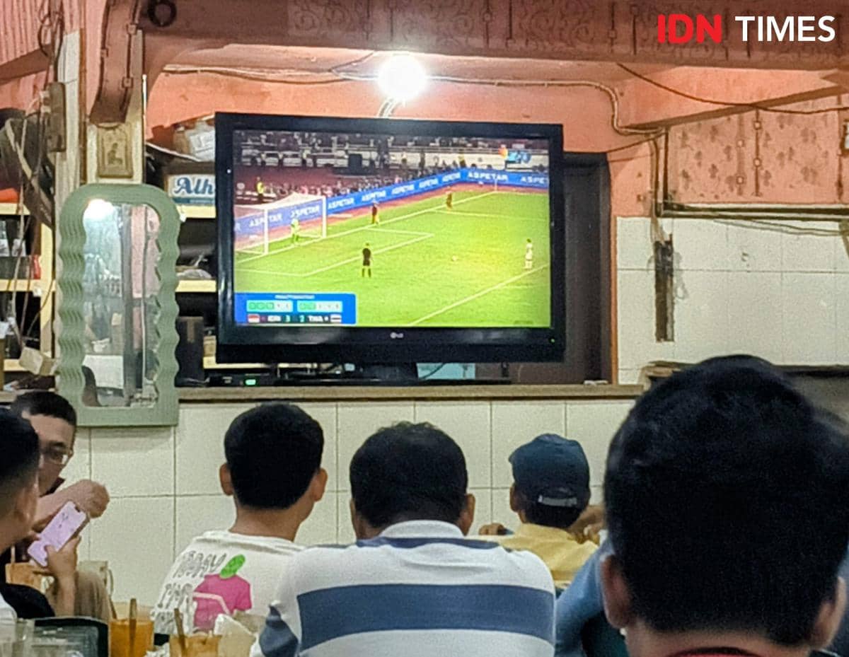 Euforia Warga Medan Rayakan Gelar Juara Indonesia di Warkop-warkop