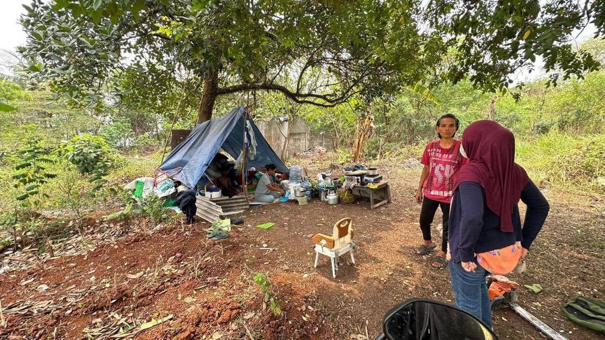 Miskin Ekstrem, Warga Tangsel Tinggal Tenda dengan Anak dan Cucu Balita