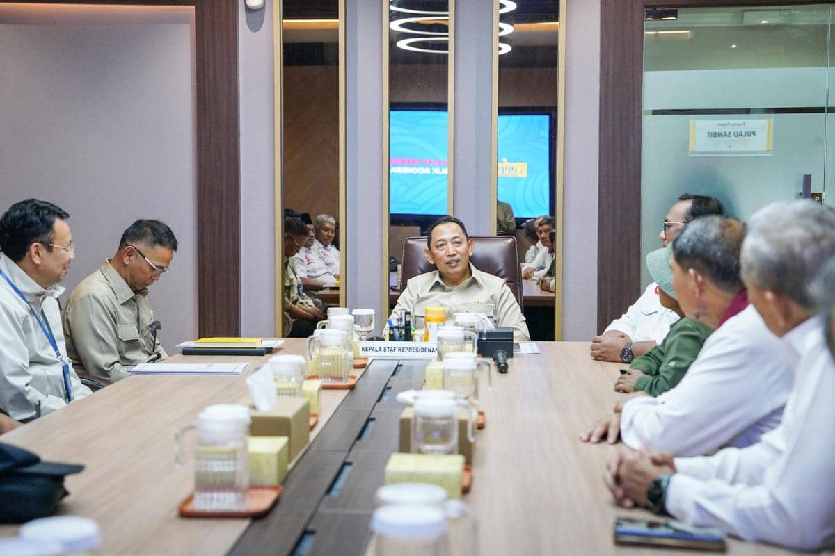 Kepala Staf Kepresidenan, Jenderal Pol Listyo Sigit Prabowo, bertemu dengan 13 perwakilan kelompok buruh di Kantor Staf Presiden (KSP), Jaka