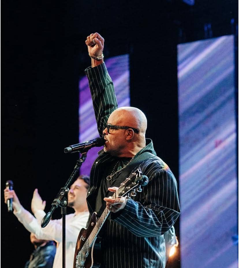 Potret Israel Houghton dalam unggahan Instagram, dengan wajah terlihat jelas dan latar yang tidak mencolok.