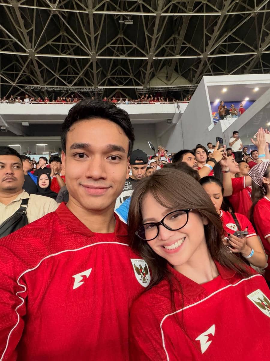Fadly Faisal dan Maudy Effrosina nonton final FIFA ASEAN Cup 2026