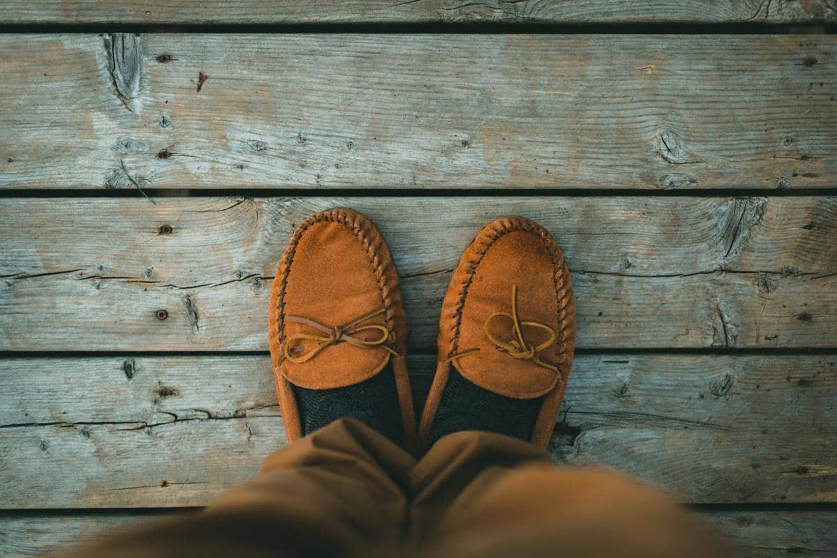 ilustrasi sepatu moccasins