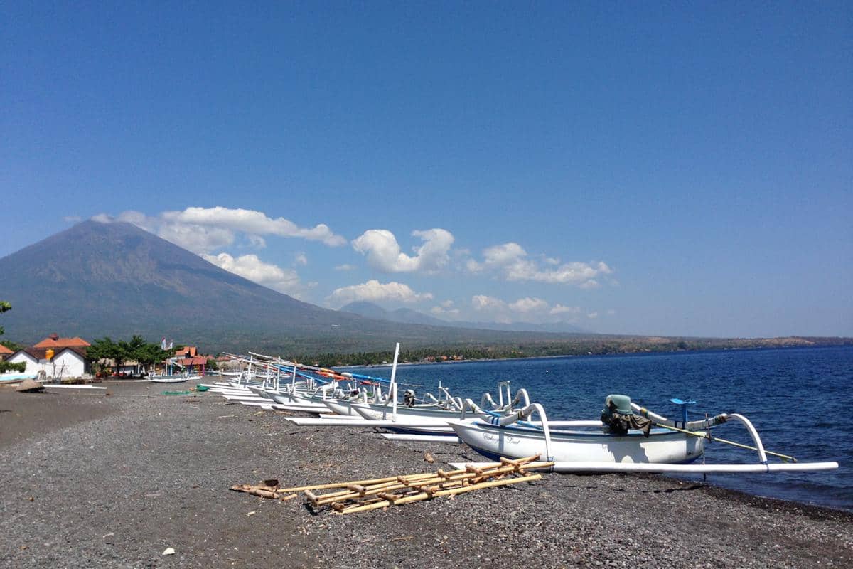 suasana tepi pantai di Amed (dok.pribadi/Natalia Indah)
