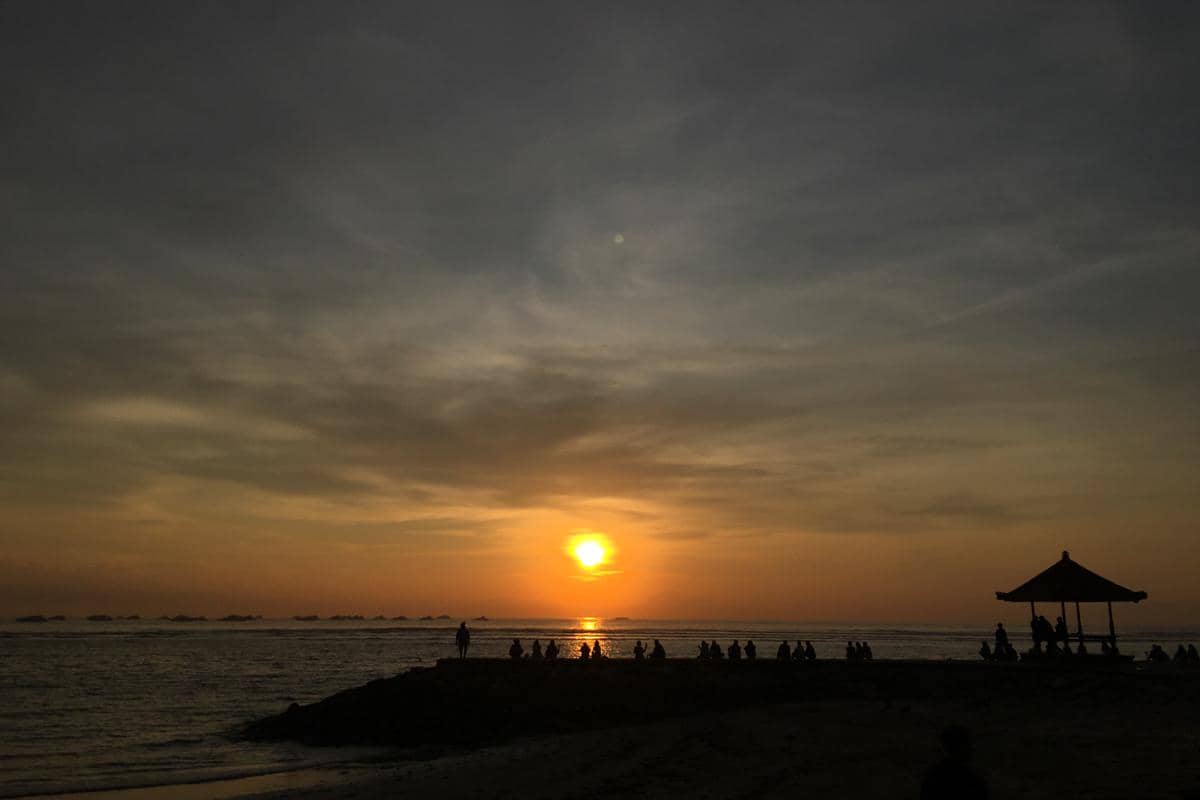 Perbedaan Panorama Sunrise di Sanur, Amed Hingga Batur