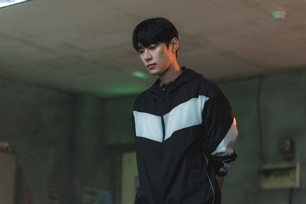 Potongan adegan drama Dive Into You produksi Disney+ yang memperlihatkan momen para karakter dalam serial tersebut.