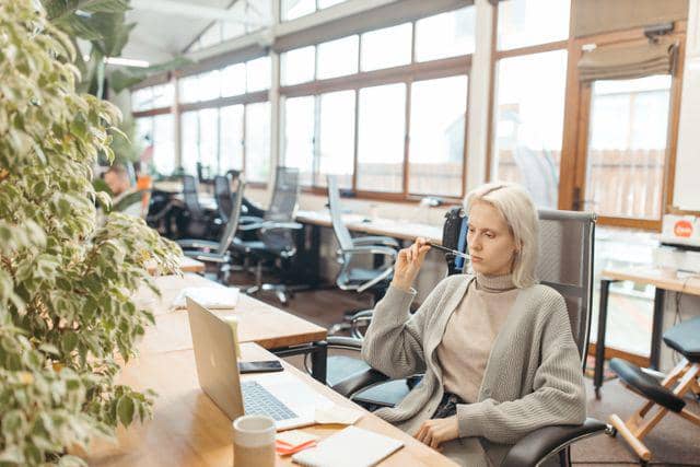 5 Tips Quietmaxxing di Tempat Kerja untuk Tingkatkan Fokus