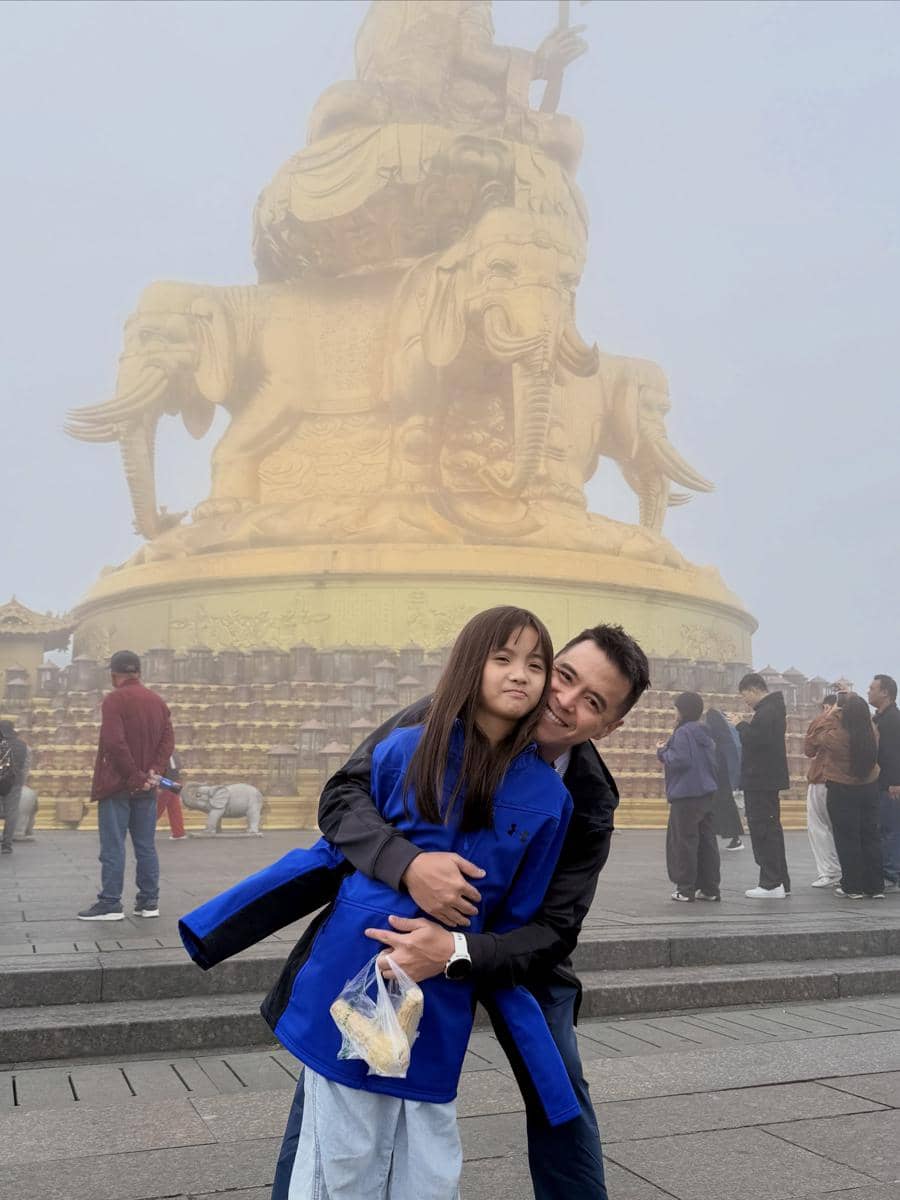 Keluarga besar Maya Septha liburan di China