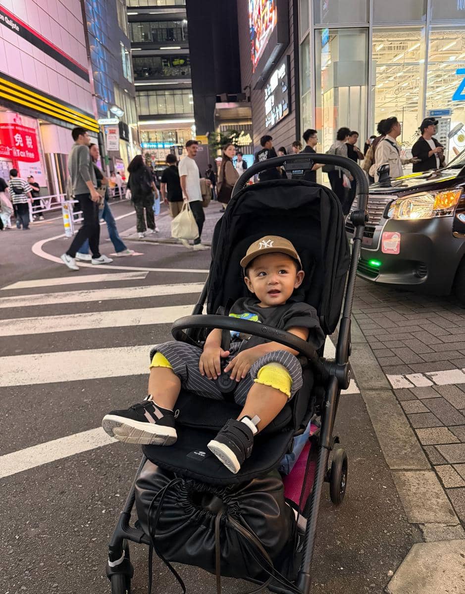 Erika Carlina ajak Andrew liburan di Jepang