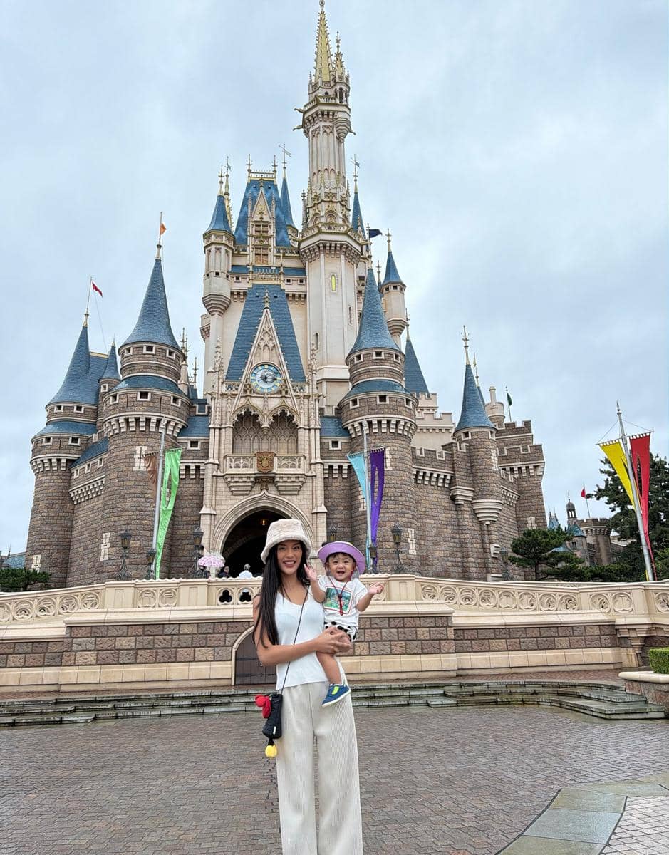 Erika Carlina ajak Andrew liburan di Jepang