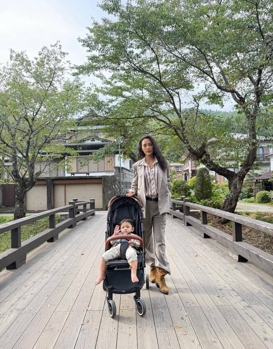 Erika Carlina ajak Andrew liburan di Jepang
