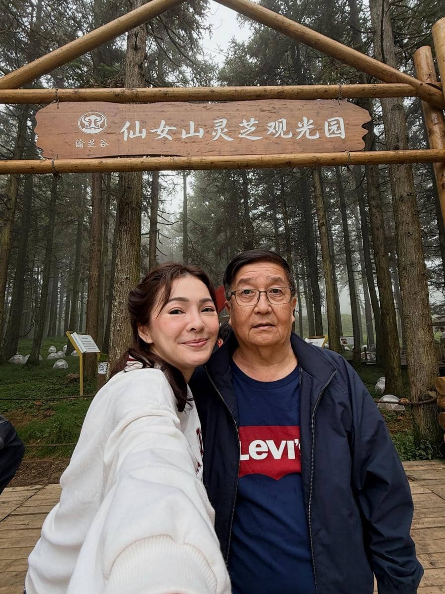 Keluarga besar Maya Septha liburan di China