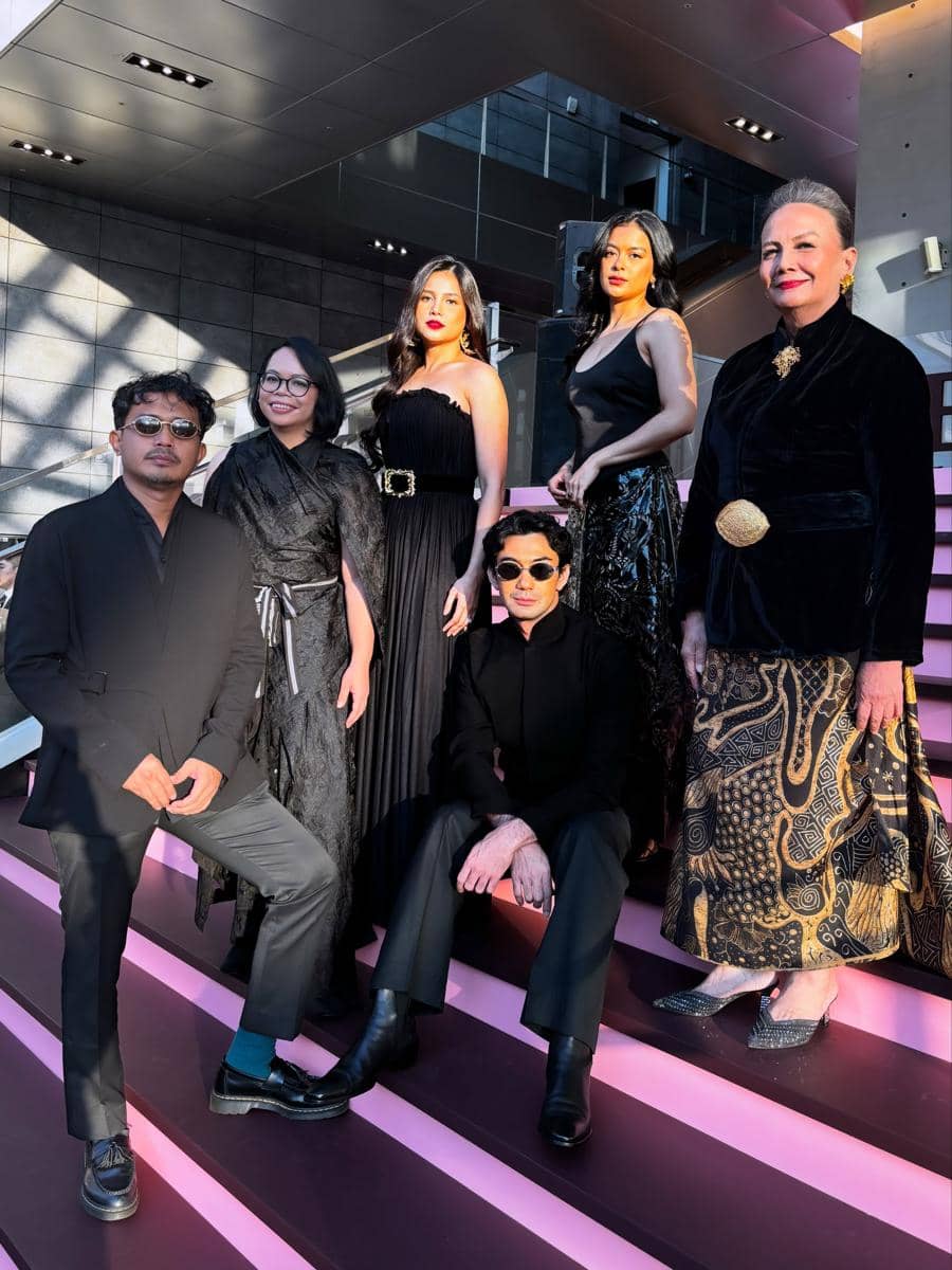 Reza Rahadian bersama cast dan kru Laut Bercerita di BUSAN International Film Festival