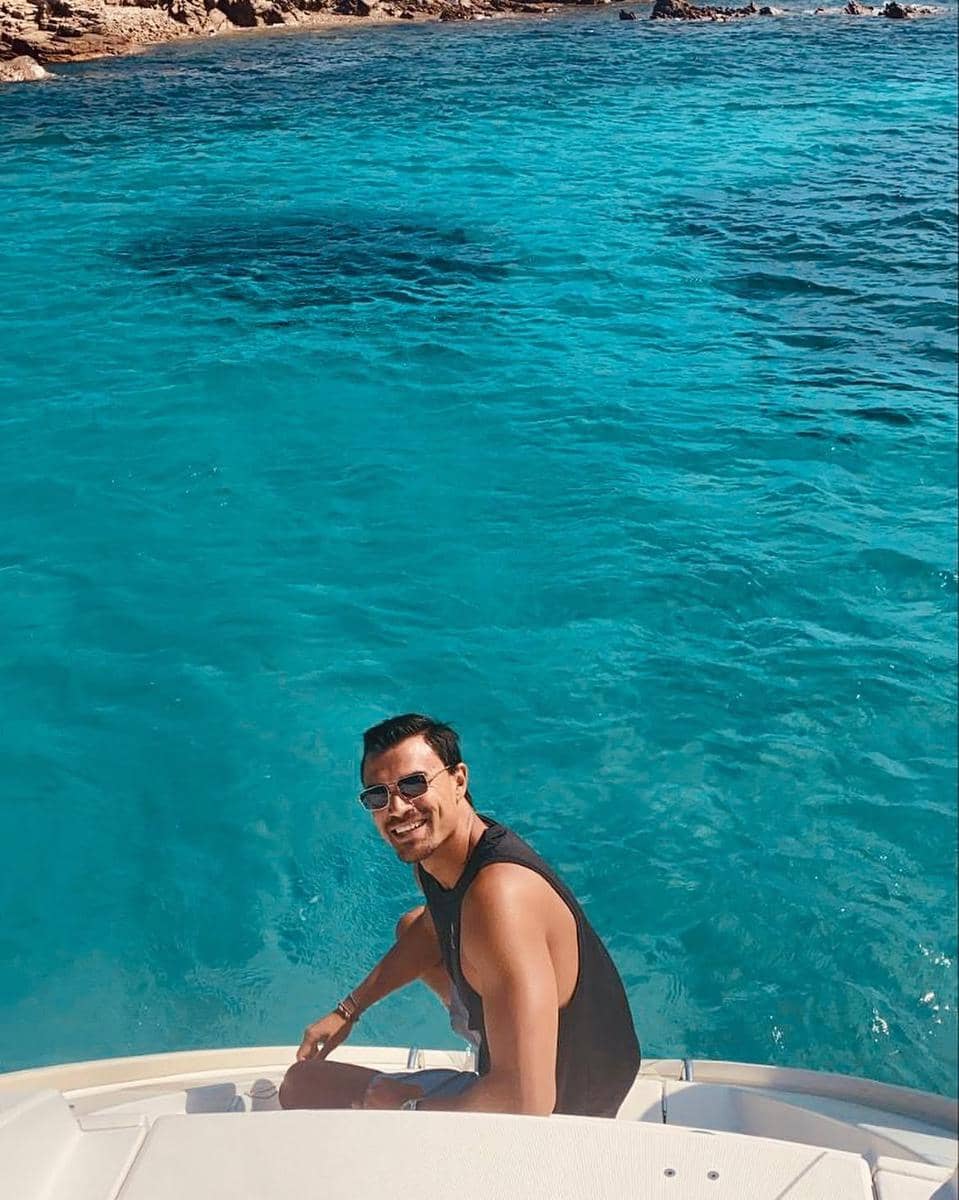 Potret Emil Audero berpose di luar lapangan dengan latar suasana terbuka, diunggah melalui akun Instagram pribadinya.