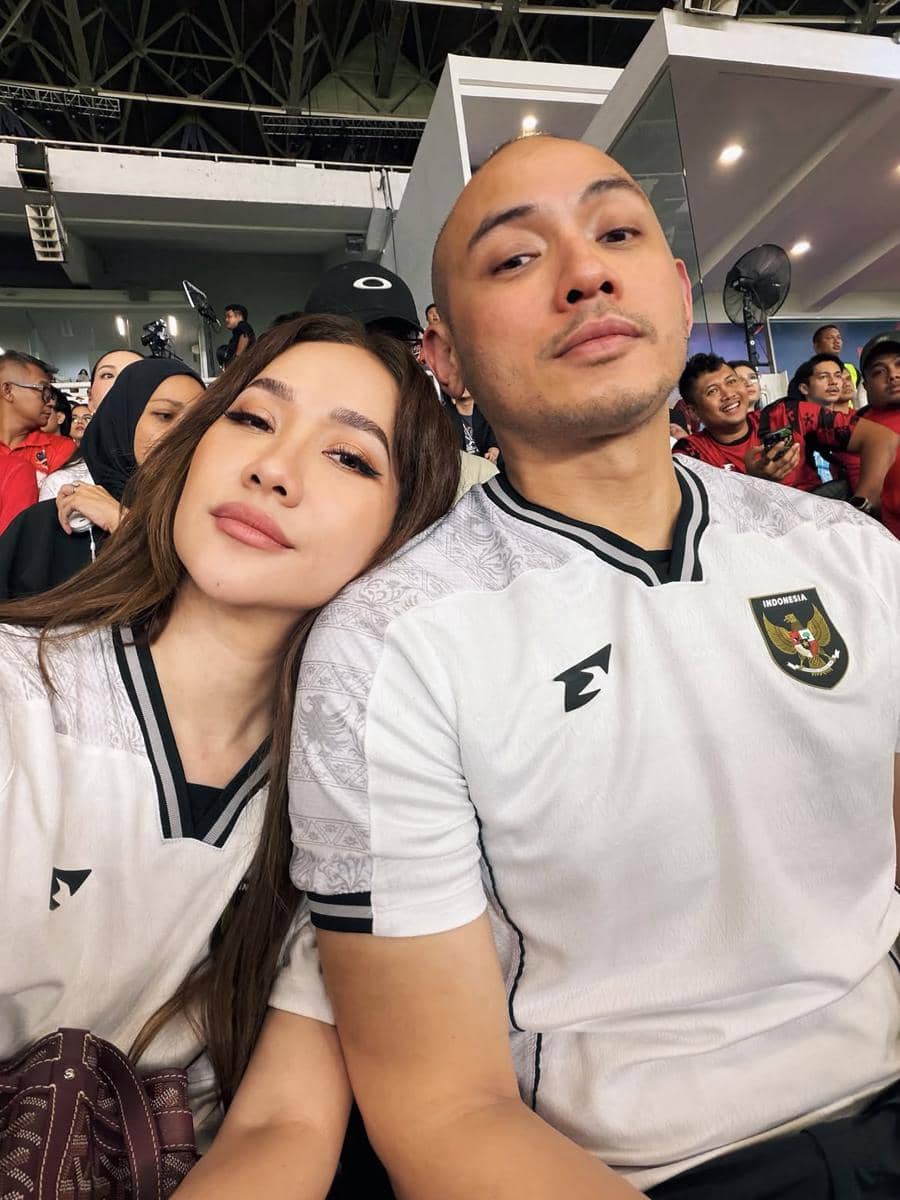 Bunga Citra Lestari dan suami nonton final FIFA ASEAN Cup 2026