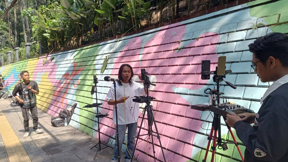 Mengais Rezeki dari Live Streaming Tiktok di Babakan Siliwangi
