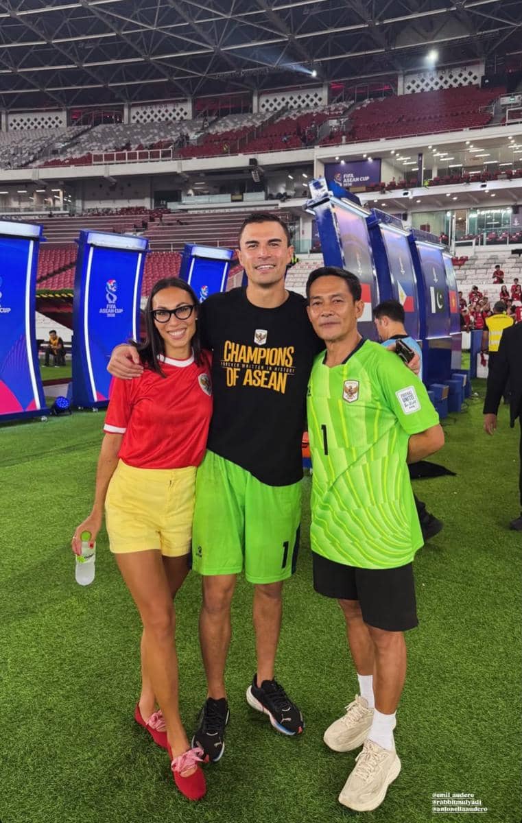 Gaya Keluarga Atlet Timnas di FIFA ASEAN CUP Indonesia vs. Thailand