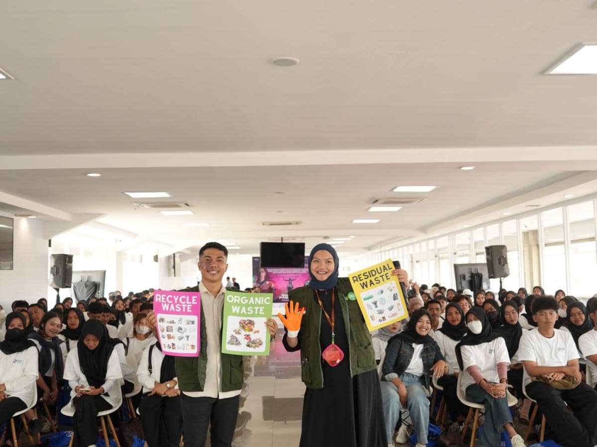 BRI Peduli latih volunteer Mandalika kelola sampah. (Dok.BRI)