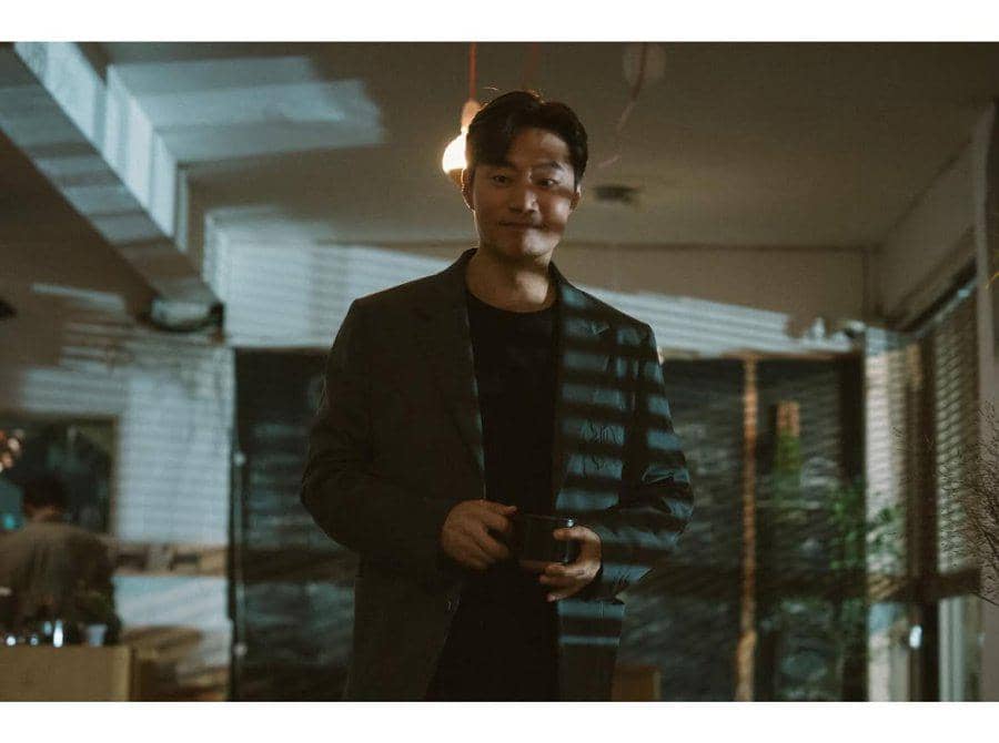 Still cut The Table: Day and Night