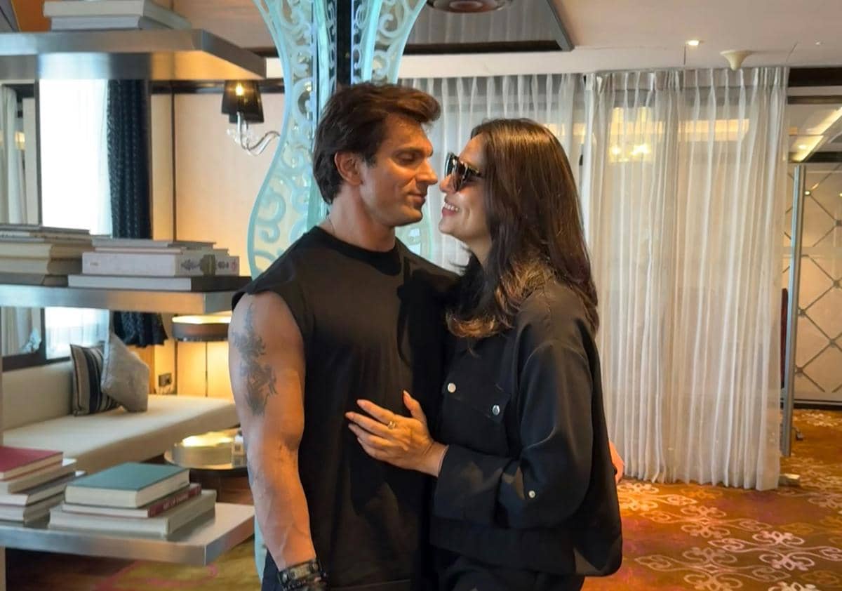 Bipasha Basu Ajak Suami dan Anak Staycation di Sofitel Mumbai BKC