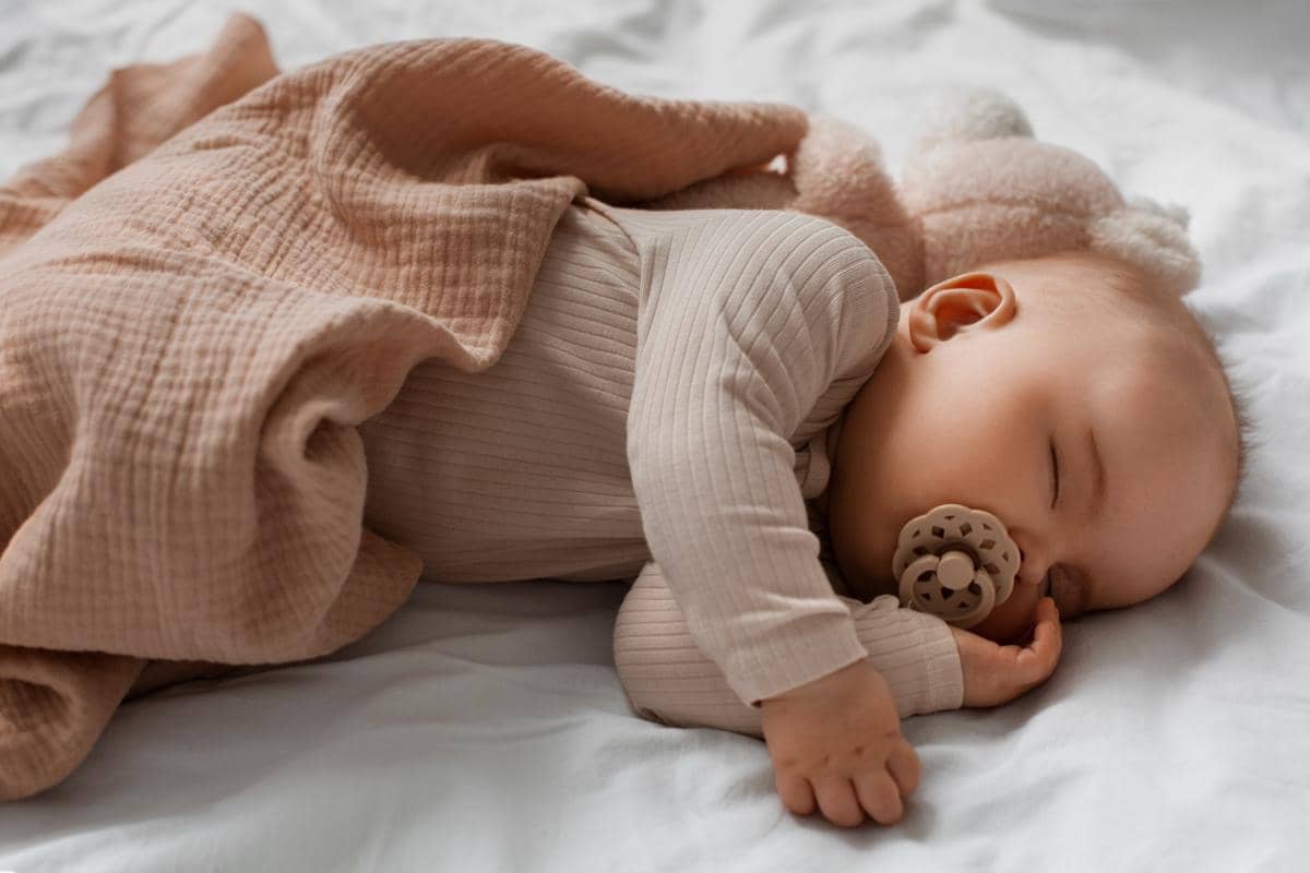 ilustrasi bayi yang sedang tidur