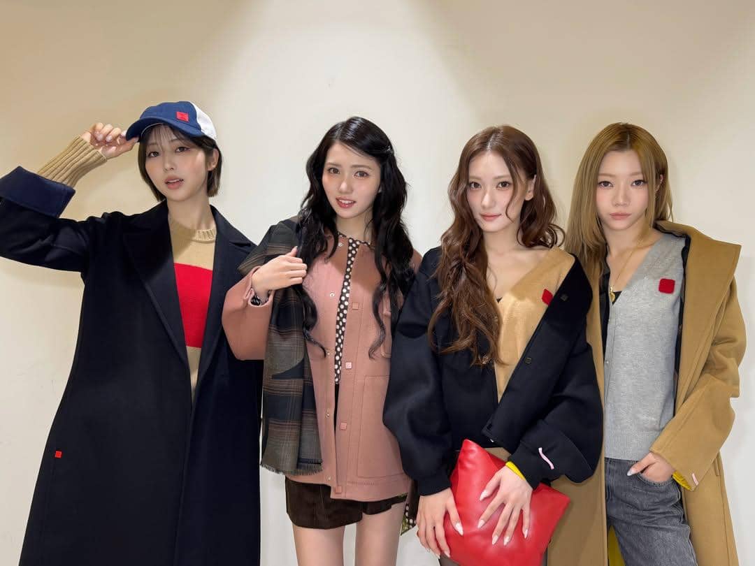 Potret girl group IS:SUE dalam unggahan yang dibagikan melalui akun Instagram mereka untuk penggemar.