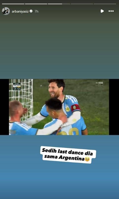 Seorang artis bereaksi saat menyaksikan pertandingan terakhir Lionel Messi bersama tim nasional Argentina.