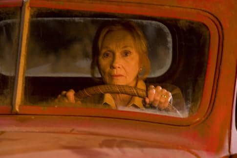 Eva Marie Saint tampil dalam salah satu adegan film Superman Returns yang diproduksi oleh Warner Bros.