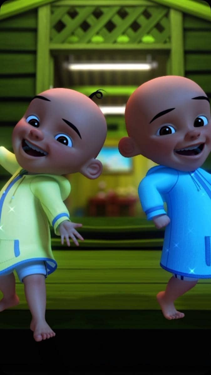 Materi promosi resmi untuk Teater Muzikal Upin & Ipin: Kembara Luar Biasa! dari Les' Copaque Production.