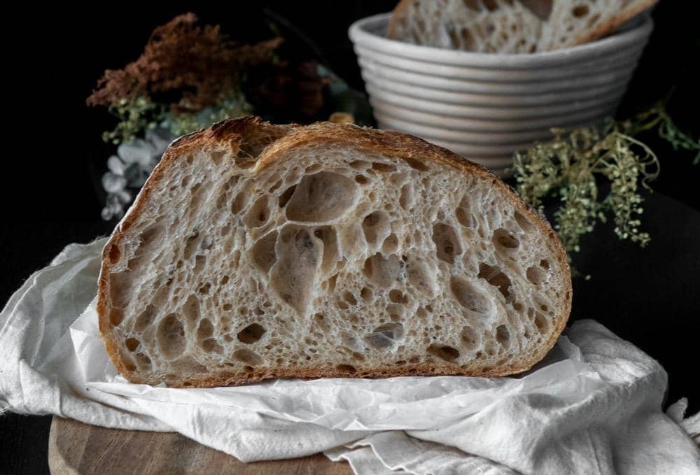 ilustrasi roti sourdough dengan hidrasi ideal