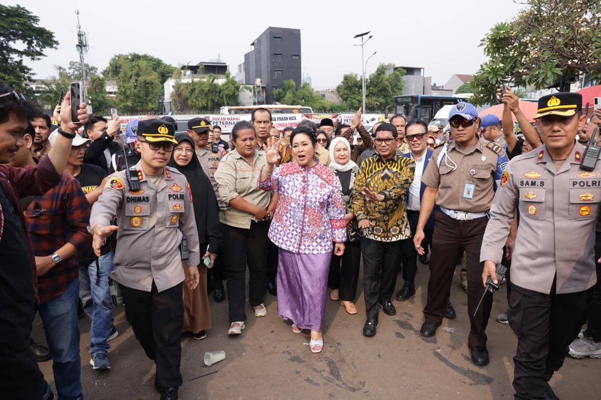 Pakan Mahal dan Telur Anjlok, Titiek Soeharto Janji Bantu Peternak