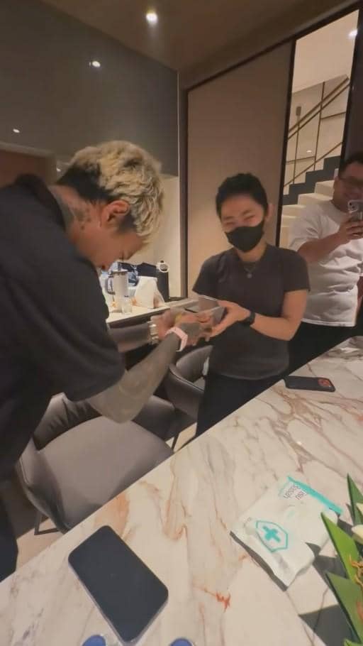 Suasana perayaan syukuran rumah baru Reza Arap dalam unggahan akun Instagram ybrap di kediamannya.