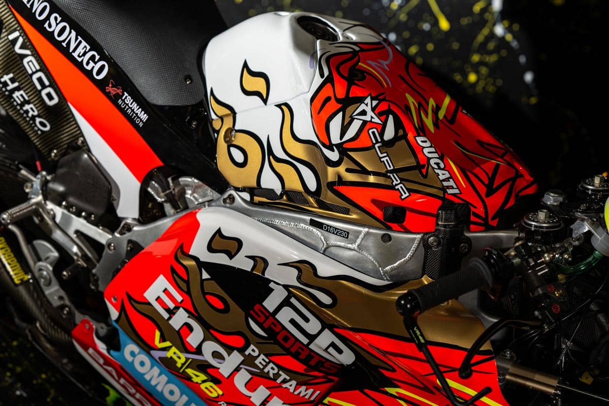 Motor balap Pertamina Enduro VR46 dengan livery bermotif Garuda dipamerkan di Sirkuit Mandalika.