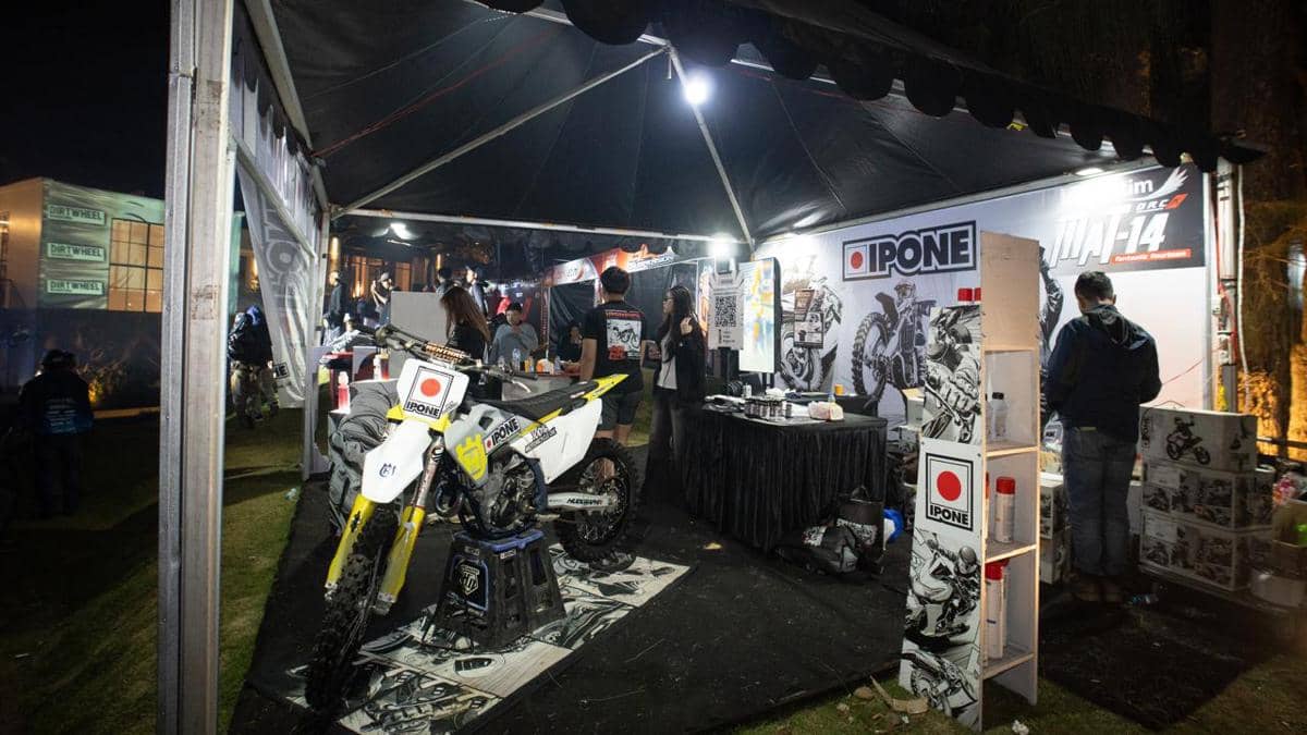 Booth Ipone di ajang MAT 2026, menampilkan area pameran produk serta identitas merek yang terpajang di lokasi acara.