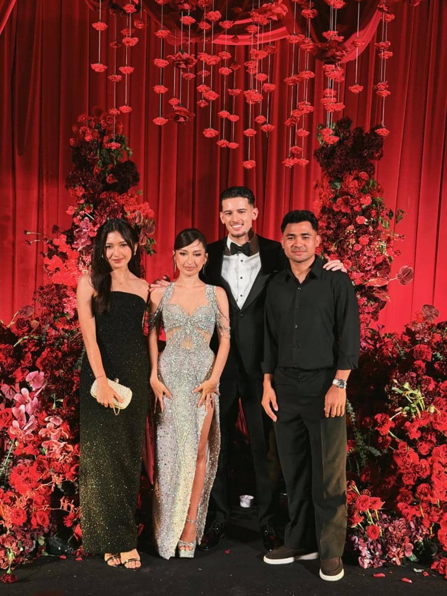 Asnawi dan Yuriska berpose bersama dalam potret yang diunggah melalui akun Instagram pribadi @asnawi_bhr.