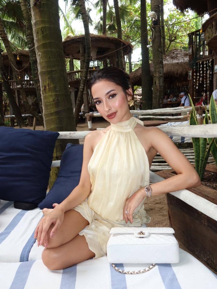 outfit warm tone Jennifer Hubner