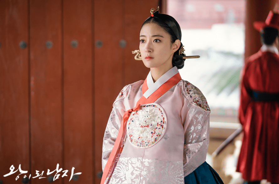 Lee Se Young di drama The Crowned Clown