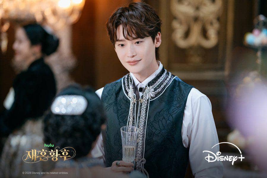 Potongan adegan serial The Remarried Empress dalam materi promosi resmi Disney+ dengan nuansa drama kerajaan.